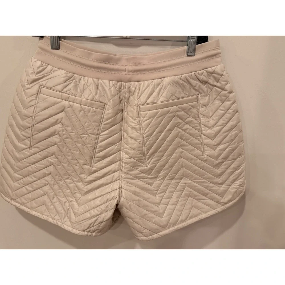 Athleta Quilted Shorts Womens 6 Beige Chevron‎ Zip Pockets Lounge Casual